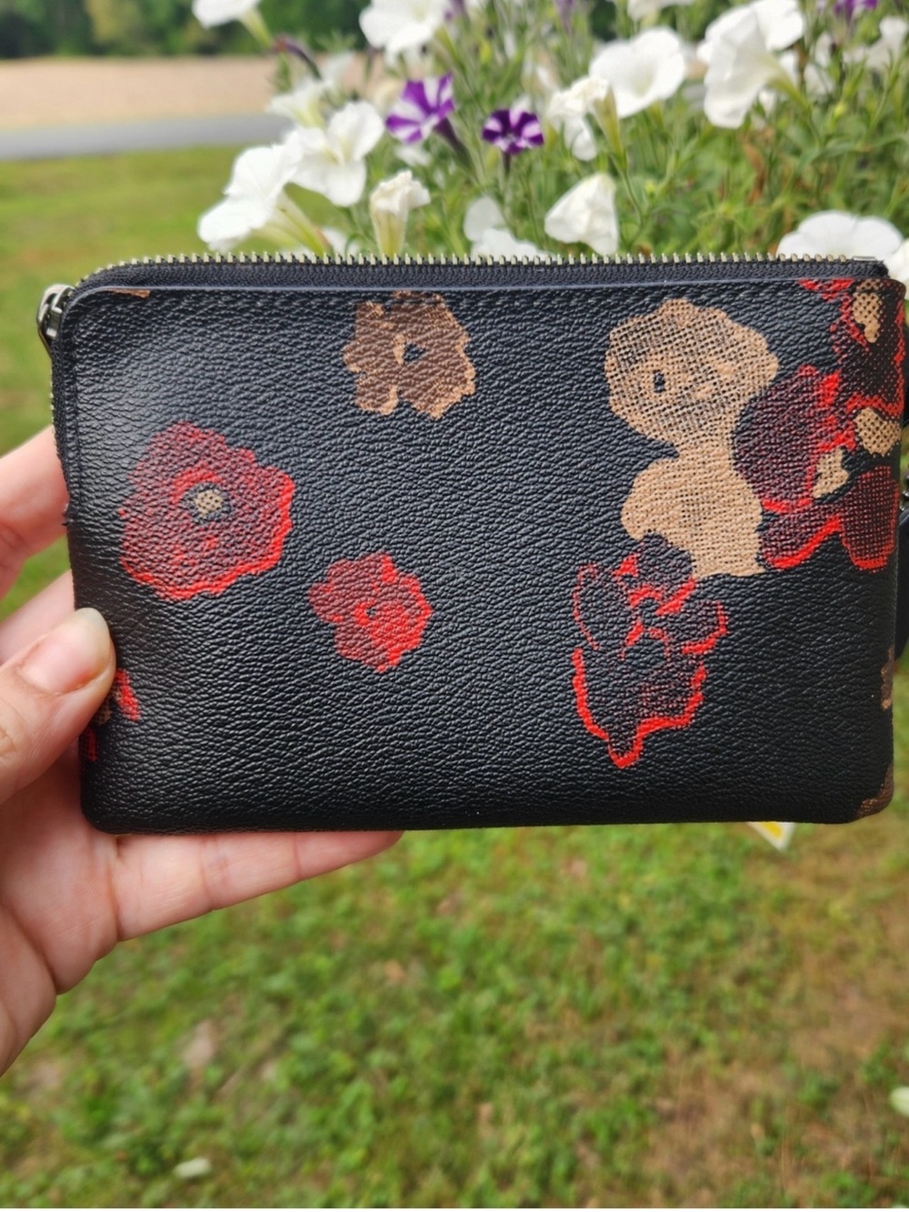 COACH Black Floral Leather Wristlet Clutch with Red & Tan Flowers BEAUTIFUL - Picture 4 of 10